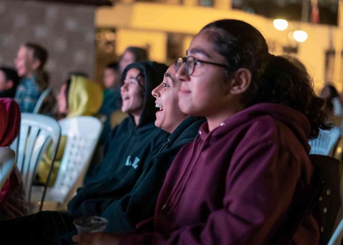 Kuşadası’nda Açık Hava Sineması Keyfi