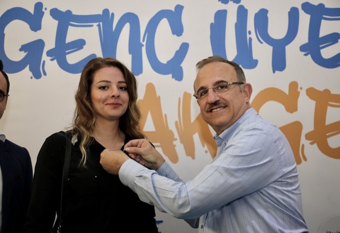 Ak Parti İ̇zmir’e Genç Takviye