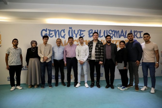 Ak Parti İ̇zmir’e Genç Takviye