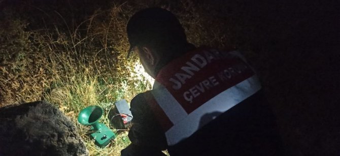 Aksaray Jandarması Kaçak Avcıların Akülü Ses Tuzağını Bozdu