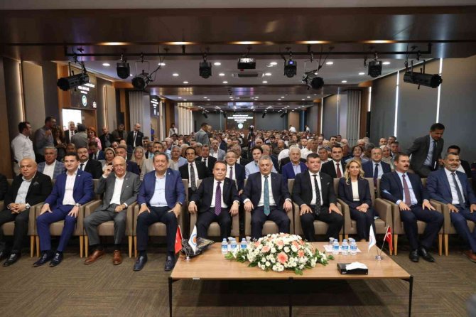 Başkan Böcek Yeni Yaşını Sürpriz Kutlamalarla Karşıladı