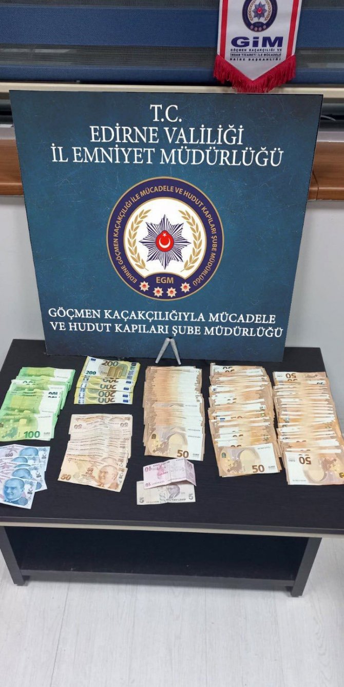 Polis Ekiplerinden Göçmen Kaçakçılığı Operasyonu