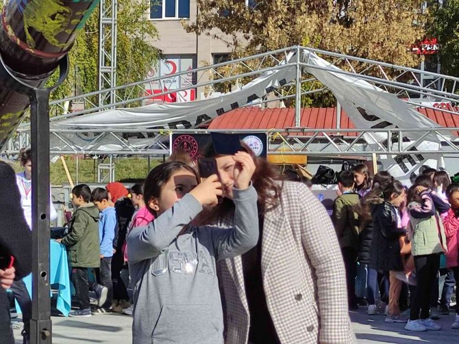 Ardahan’da Güneş Tutulması Merakla İzlendi