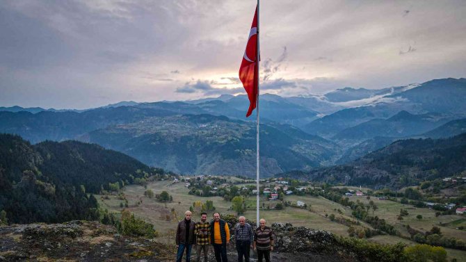 Oba Köyünün Bayrak Aşkı