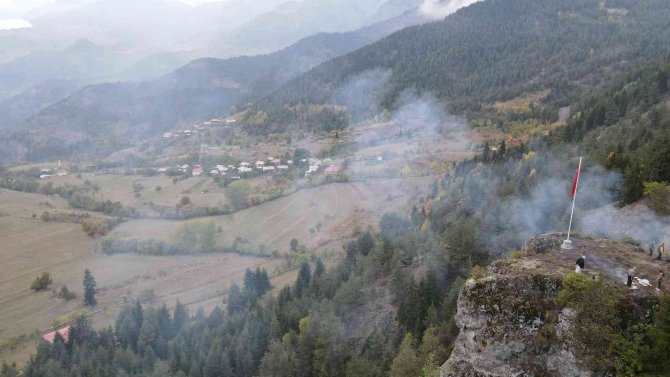 Oba Köyünün Bayrak Aşkı