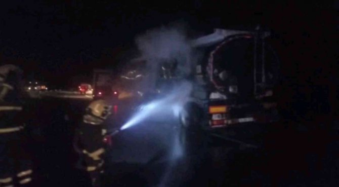 Asfalt Yüklü Tanker Seyir Halindeyken Alev Aldı