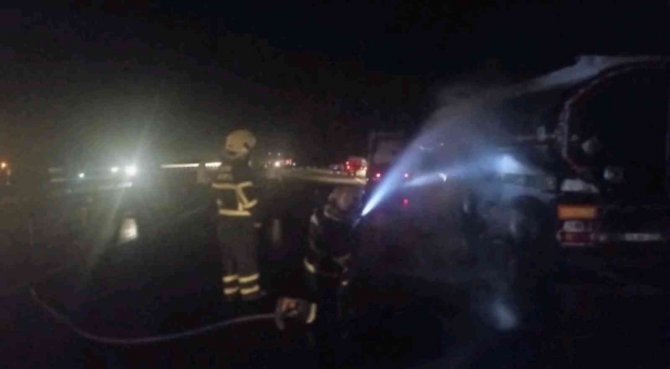 Asfalt Yüklü Tanker Seyir Halindeyken Alev Aldı