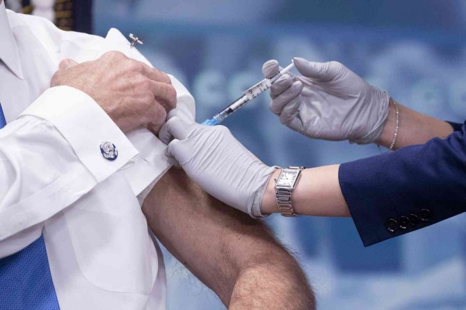 Biden, Covid-19’a Karşı 5’inci Doz Aşısını Yaptırdı