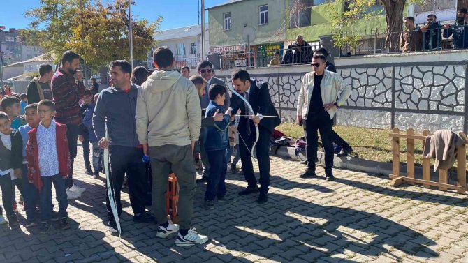 Karlıova’daki Şenlikte Çocuklar Doyasıya Eğlendi