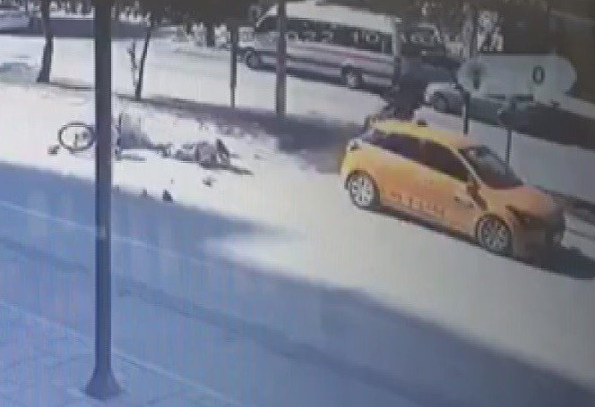 Taksinin Çarptığı Bisikletli Yaralandı