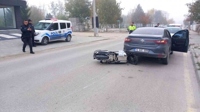 Otomobile Arkadan Çarpan Motosikletin Sürücüsü Yaralandı