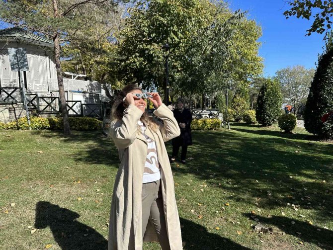 Güneş Tutulmasını İzlemek İsteyenler Çamlıca Tepesi’ne Koştu