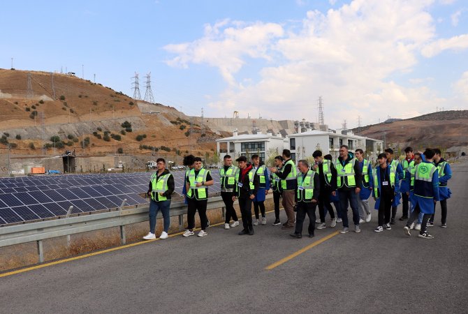 Enerjinin Yıldızları’na, Avrupa’nın En Büyük Hibrit Santralinde Elektrik Üretimi Dersi