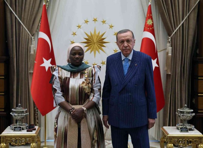 Uganda’nın Ankara Büyükelçisi Tiperu, Cumhurbaşkanı Erdoğan’a Güven Mektubu Sundu