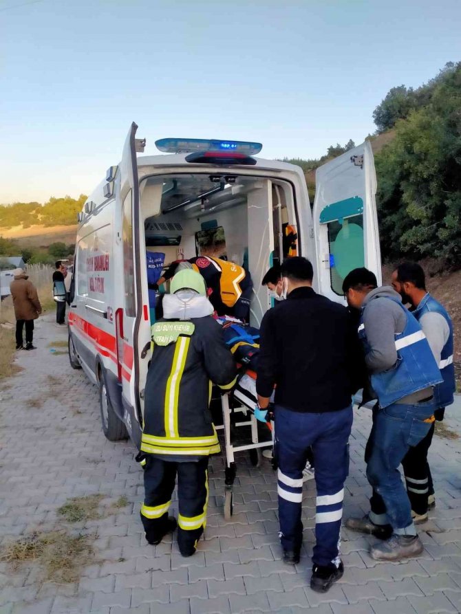 Ana Yoldan Takli Yola Yuvarlanan Araçtaki 2 Kişi Yaralandı