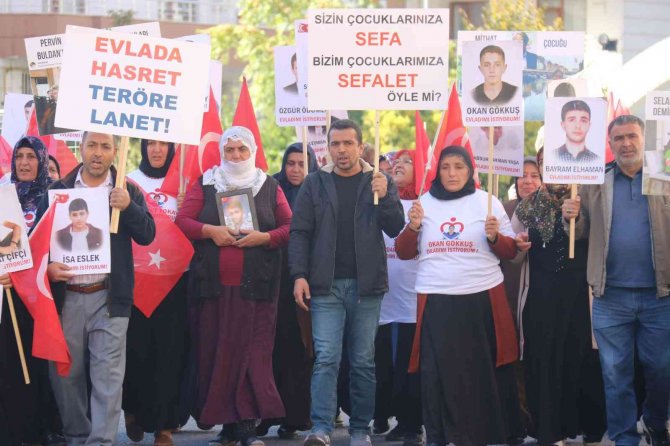 Hdp-pkk Mağduru Aileler Direniyor, Evlat Nöbetine Katılım Devam Ediyor- Diyarbakır’da Evlat Nöbetindeki Aile Sayısı 316 Oldu