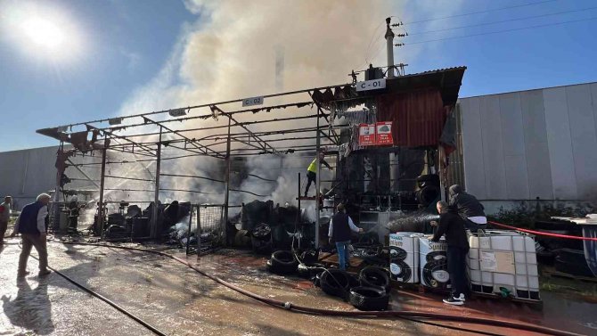 Fabrikanın Madeni Yağ Kazanında Çıkan Yangın 4 Saatte Söndürüldü
