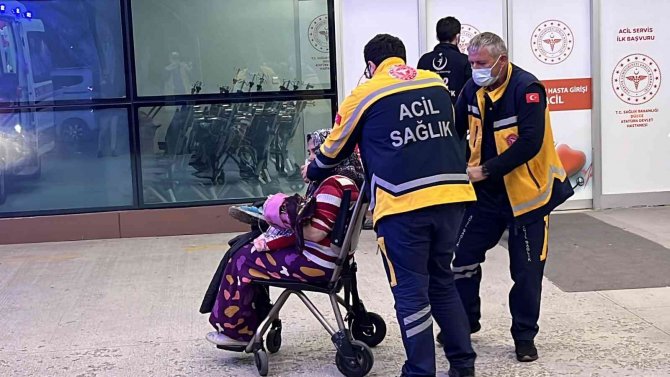 6 Katlı Binada Çıkan Yangında 9 Kişi Dumandan Etkilendi