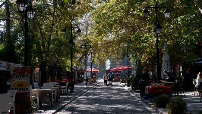 Doğu’da Kar, Batı’da Bahar, Hem Güneşin Hem Sonbaharın Keyfini Doyasıya Yaşadılar
