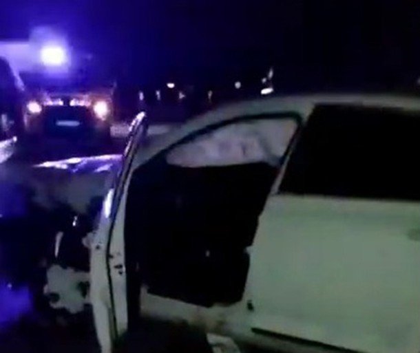 Edirne’de Minibüs İle Otomobil Çarpıştı: 2 Yaralı