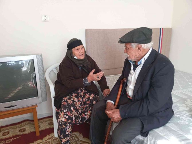 Ev Sahibi Tarafından Sokağa Atılan Yaşlı Çift Yeni Evine Kavuştu