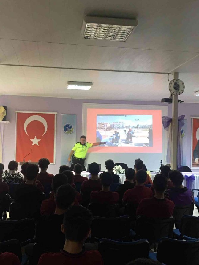 Fethiye’de Öğrenciler “Trafik Dedektifi” Oluyor