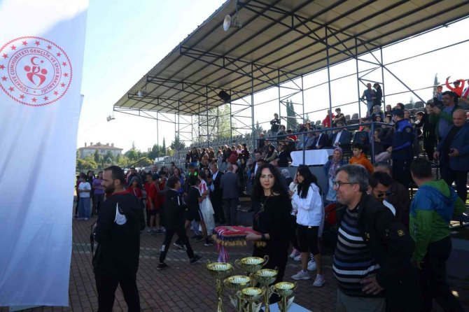Cumhuriyet Coşkusu Gölcük’te Spor Şölenine Dönüştü