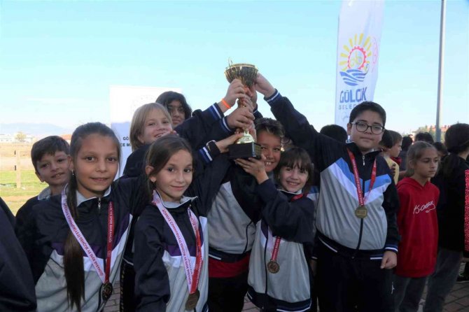 Cumhuriyet Coşkusu Gölcük’te Spor Şölenine Dönüştü