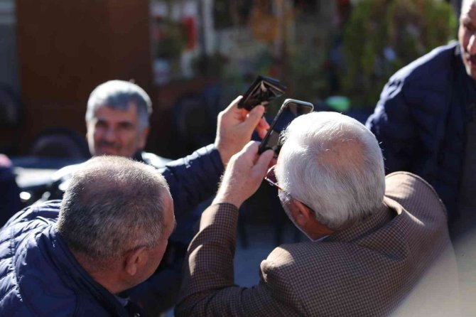 Gümüşhane’de Vatandaşların Güneş Tutulması Merakı