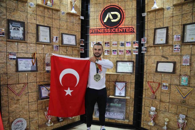 Gümüşhaneli Dünya Şampiyonu Çocuklara Umut Olmak İçin Memleketine Döndü