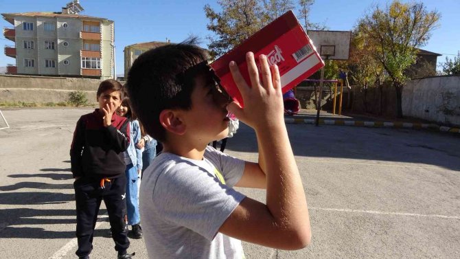 Karton Kutudan Yapılan Düzenekle Güneş Tutulması Heyecanı