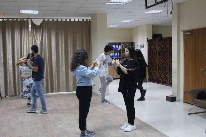 Hatay’da Gençlik Tiyatrosu “Genç” Yeteneklerini Arıyor