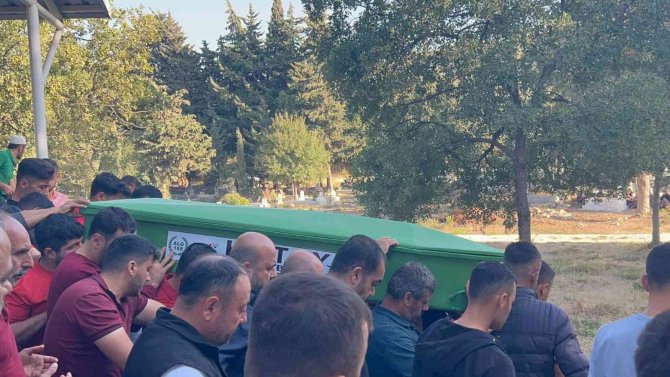 Hatayspor Maçına Giderken, Kaza Yapan Sürücü Ve Yeğeni Toprağa Verildi
