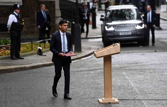 İ̇ngiltere’nin Yeni Başbakanı Sunak: "Ülkemizi Sözle Değil, Eylemlerle Bir Araya Getireceğim"