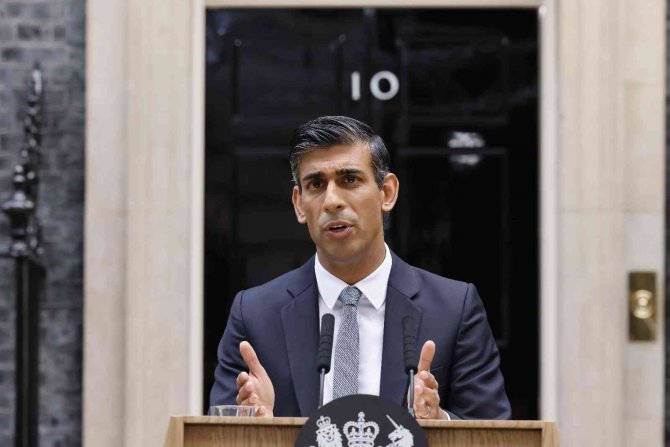 İ̇ngiltere’nin Yeni Başbakanı Sunak: "Ülkemizi Sözle Değil, Eylemlerle Bir Araya Getireceğim"