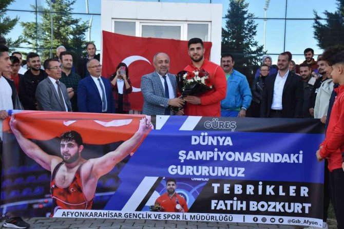 Afyonkarahisarlı Dünya Şampiyonuna Coşkulu Karşılama