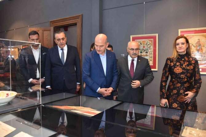 Bakan Soylu’ya Türk Bayrağı Hediyesi