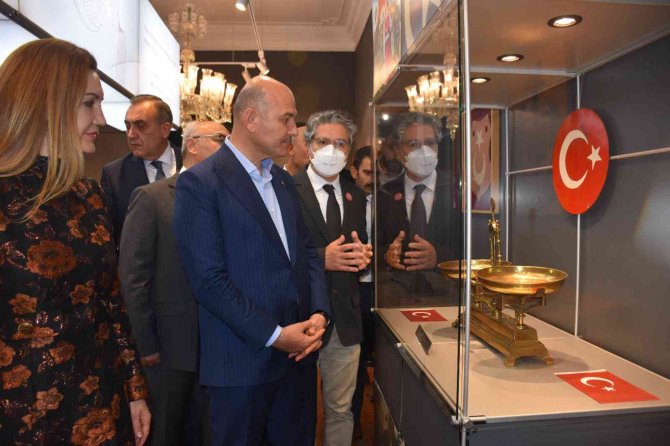 Bakan Soylu’ya Türk Bayrağı Hediyesi