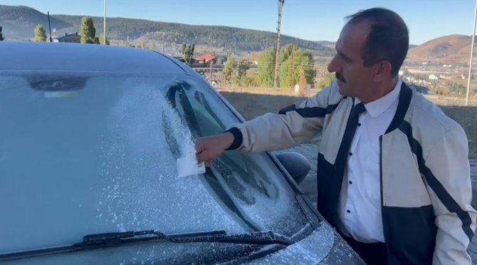 Kars Eksi 8’i Gördü, Araçların Camları Buz Tuttu