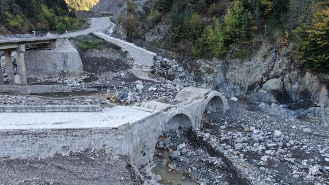 Sel Felaketinde Zarar Görmüştü, 123 Yıllık Tarihi Köprü Onarılmayı Bekliyor