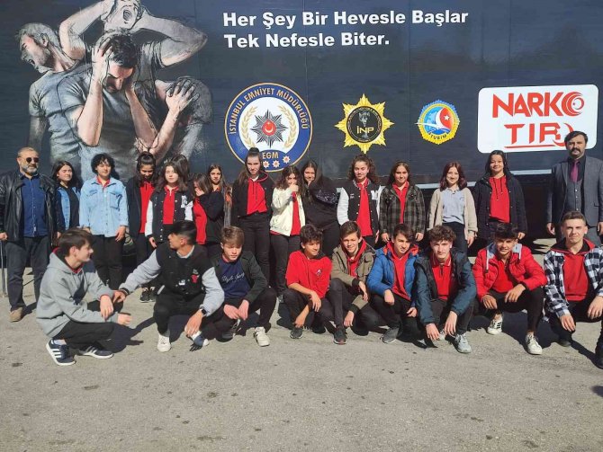 Narkotik Eğitim Tırında Gençlere Uyuşturucu Maddelerin Zararları Anlatıldı