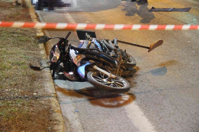 Motosiklet Sürücüsünün Öldüğü Feci Kaza Kamerada