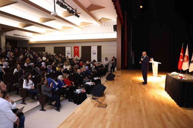 Keçiören’de Velilere Yönelik “Aile Okulu” Eğitimi