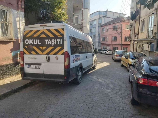 Koca Sokağı Hatalı Park Ederek Kapatan Sürücü Cezadan Kaçamadı