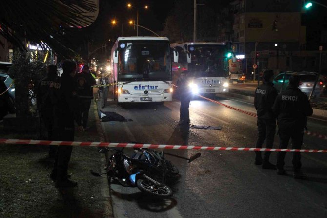 Yolcu Otobüsüyle Motosiklet Çarpıştı: 1 Ölü