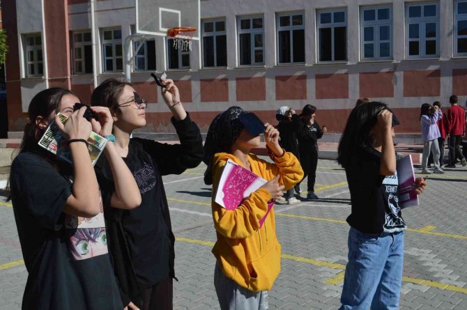 Kütahya’nın Tavşanlı İlçesinde De Güneş Tutulması Gözlemlendi