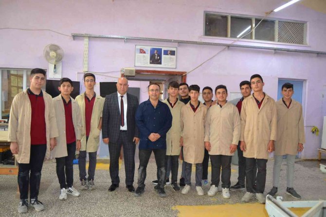 Manisa’da Fabrika Gibi Okul