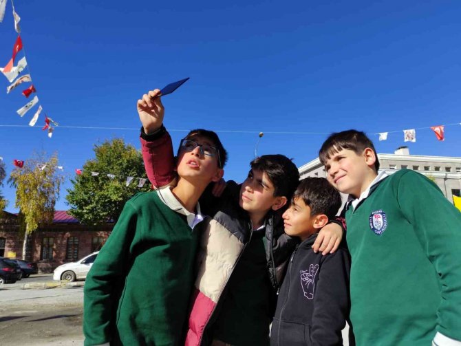 Ardahan’da Güneş Tutulması Merakla İzlendi