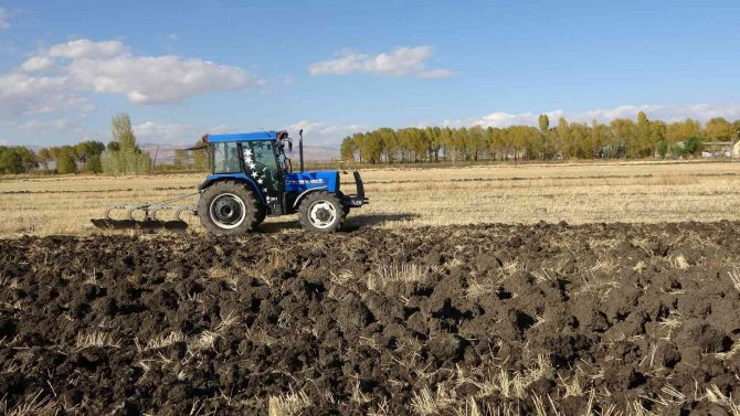 Muş’ta Güzlük Tahıl Ekimine Başlandı