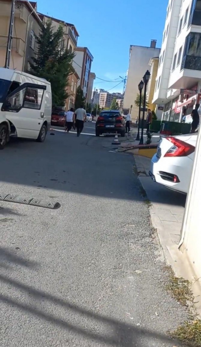 Pendik’te Sokak Ortasında Bıçaklı Dehşet: 1 Ölü, 2 Yaralı